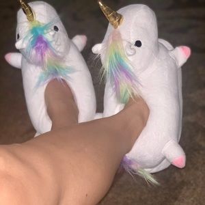 Very soft & comfy unicorn house slippier(Brandnew)
